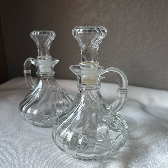 Vintage 1950's Anchor Hocking 4" Clear Glass Oil/Vinegar Cruet Bottles w Stopper - Picture 4 of 9